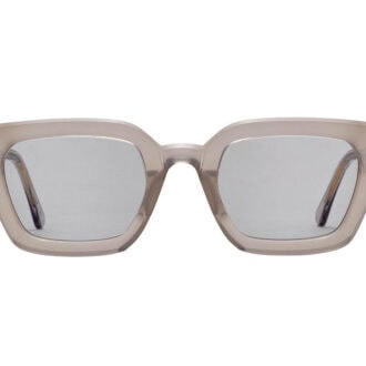 硬質なスクエアフォルムとは相反して、全体の淡いカラーリングが今年らしいデザイン。7万4800円（アーレム／グローブスペックス エージェント）