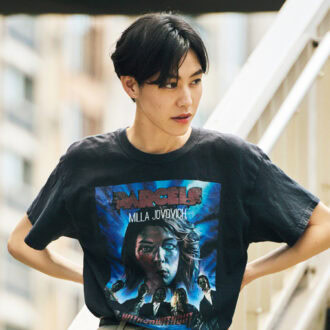 【私服スナップ】Kasumiさん、バンドTをトラッドなチノパンツで！　90年代の「SPEED」ファッションを意識
