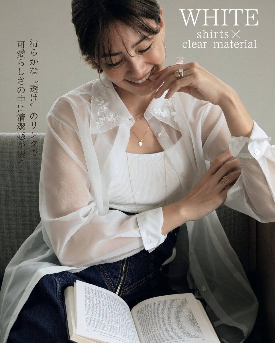 ネックレス〈短〉4万1800円［K14、耐熱ガラス］（シリ シリ）〈中〉12万4300円、〈長〉17万1600円、リング〈右手薬指下〉14万9600円［すべてK18 YG、レモンクォーツ］、〈右手薬指上〉12万9800円［ K18 YG 、ゴールドルチルクォーツ］（すべてマリハ）〈左手人差し指〉13万2000円［SLV／K18 YGプレート、〈左手薬指上〉13万2000円［SLV／K18 YGプレート、ルチルクォーツ］〈左、手薬指下〉9万3500円［SLV、ルチルクォーツ］（すべてボロロ）ピアス12万1000円［K14 YG］（ミズキ／ロンハーマン）シャツ5万2000円