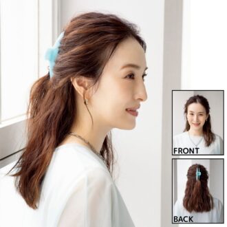 すっきり×程よいボリュームで、サイドシルエットもあざとく綺麗に。クリップ1万1000円（アッカ／アッカギンザシックス店）　Tシャツ5990円（アンフィーロ）　ピアス3300円（アプロ）　2連ネックレス6490円（ieLS／ともにロードス）