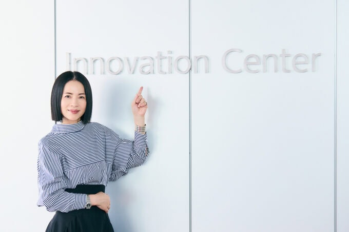 【白髪を黒髪に戻す】奇跡の成分“ヤーバサンタ”に迫る！｜松本千登世さんが≪hoyuラボ潜入≫