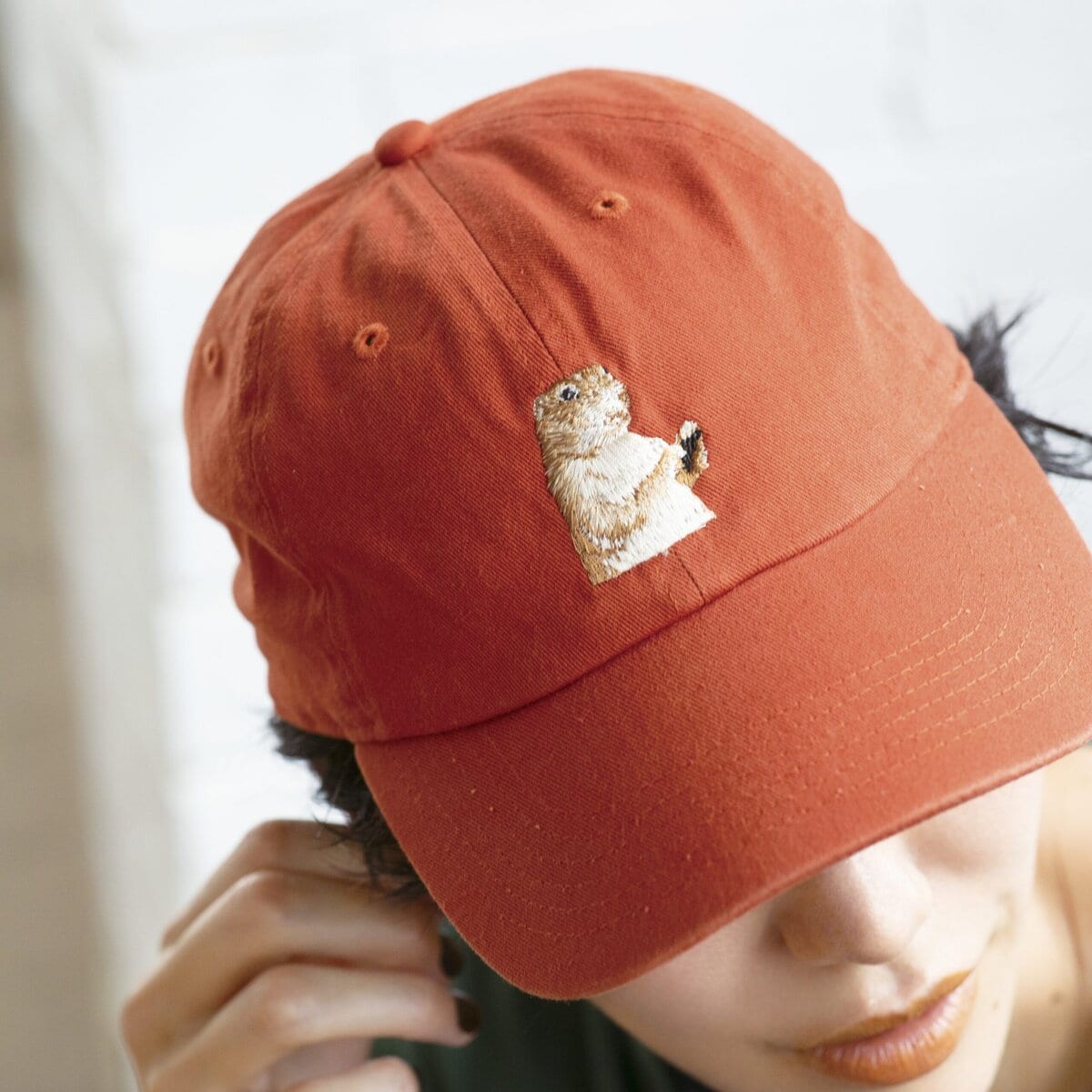 子どももお気に入りのキャップは立川プレイパークで買ったミーアキャットの刺しゅう入り。