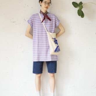 トップス／A.P.C. デニム／オーラリー バッグ／Dice＆Dice スニーカー／VANS スカーフ／エルメス メガネ／マイキータ