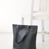 “ネイビーの品格トート”♡ 大容量で学校行事・冠婚葬祭にも使える万能バッグ【GLOW11月号付録】