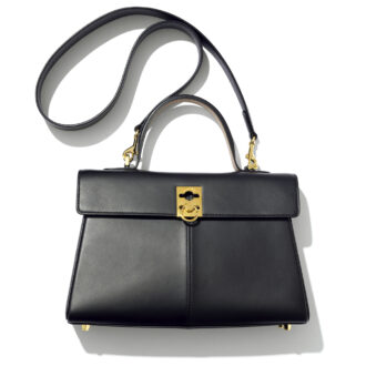 バッグ10万7100円、ストラップ2万400円(ともにカフネ/カフネ カスタマーサポートセンター)