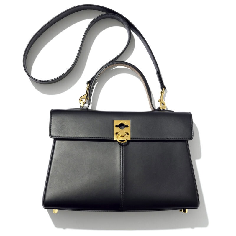 バッグ10万7100円、ストラップ2万400円(ともにカフネ/カフネ カスタマーサポートセンター)