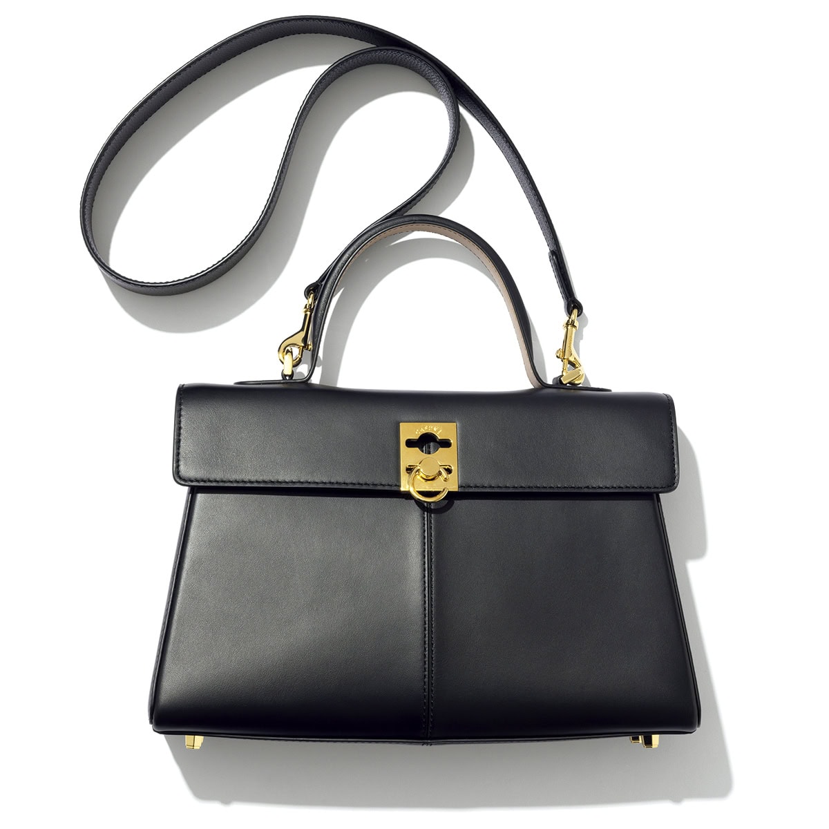 バッグ10万7100円、ストラップ2万400円（ともにカフネ／カフネ カスタマーサポートセンター）