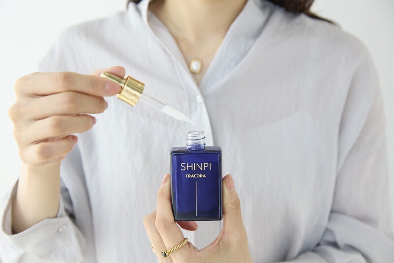 望海さんも実感！【FRACORA SHINPI® 導入美容液とセラムマスク】のW使いで「疲れ見え*¹」を瞬時にリセット