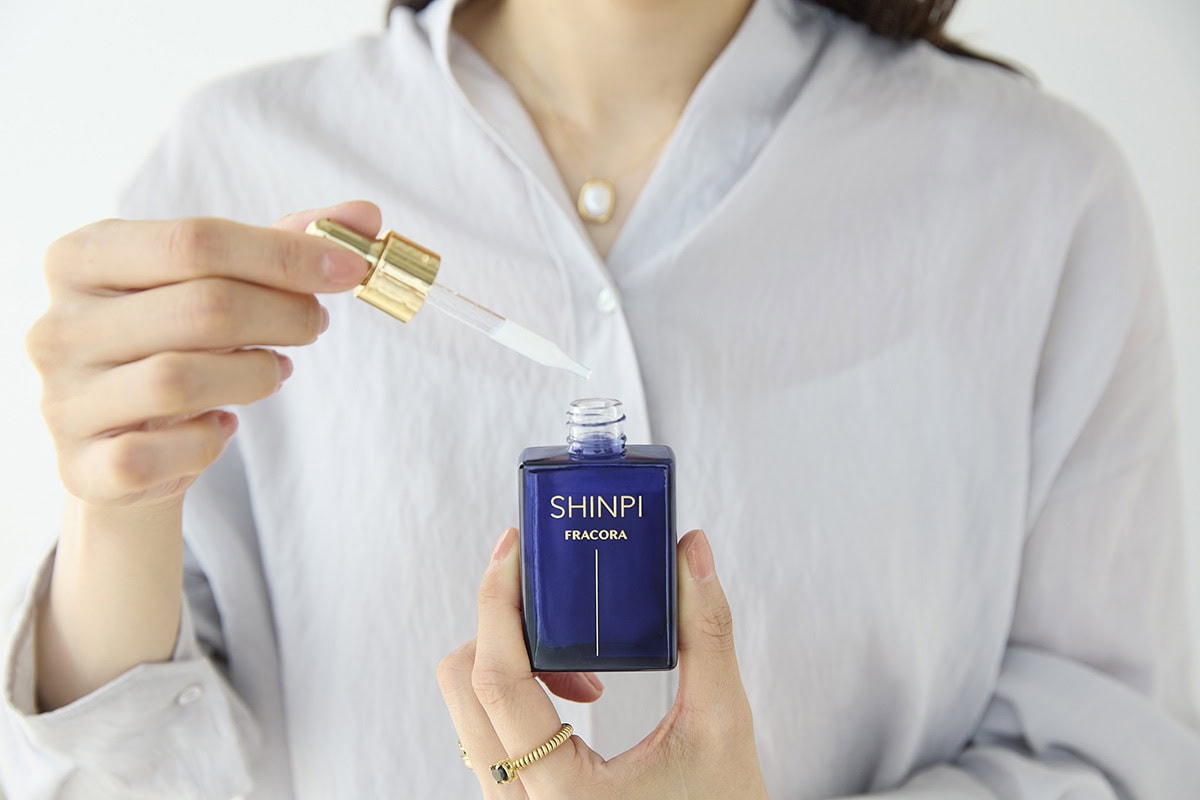 望海さんも実感！【FRACORA SHINPI® 導入美容液とセラムマスク】のW使いで「疲れ見え*¹」を瞬時にリセット