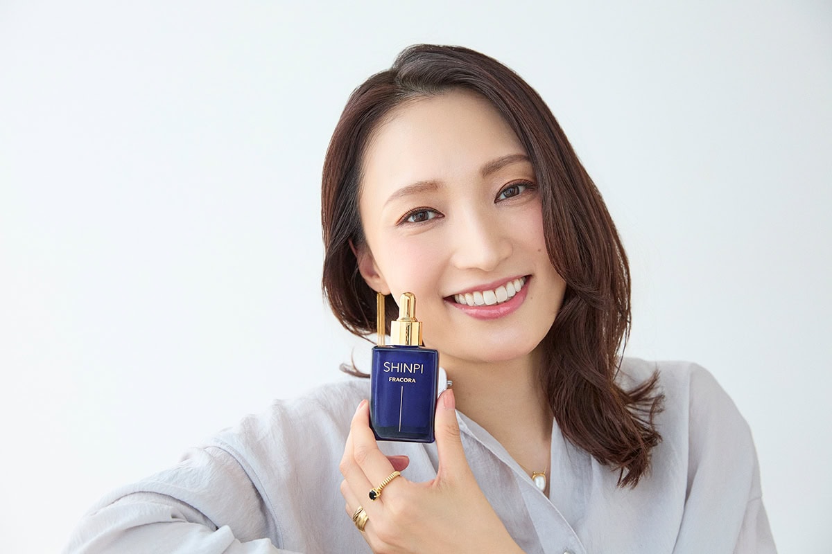 望海さんも実感！【FRACORA SHINPI® 導入美容液とセラムマスク】のW使いで「疲れ見え*¹」を瞬時にリセット