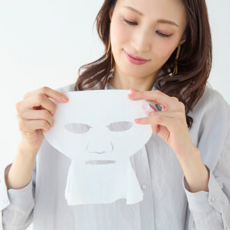 望海さんも実感！【FRACORA SHINPI® 導入美容液とセラムマスク】のW使いで「疲れ見え*¹」を瞬時にリセット
