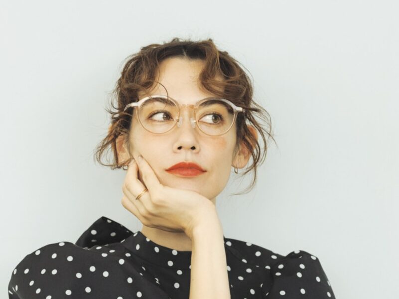 キュート顔に似合うラウンド型老眼鏡
