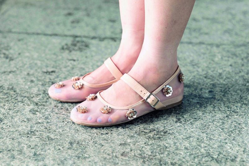 小花もシアー素材なら甘くなりすぎなくて◎