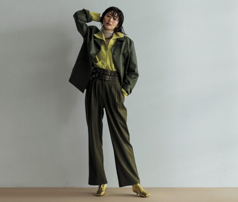 ジャケット6万1600円（バウム・ウンド・ヘルガーテン／S&T） ニット4万6200円（ティッカ） インナー2万4200円（マリリンムーン／マリリンムーンオンラインストア） パンツ2万1780円（ゴスペル／ザ・ウォール ショールーム）