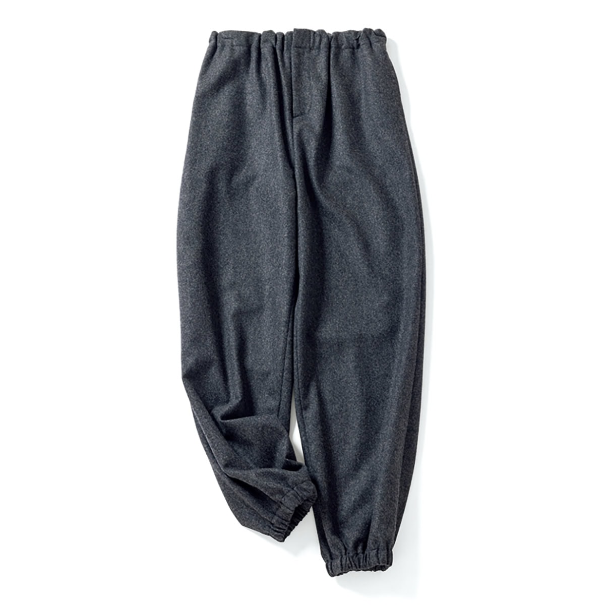 パンツ4万700円（サクラ／インターリブ）