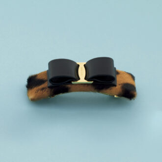 バレッタ3万1900円(フェラガモ/フェラガモ・ジャパン)