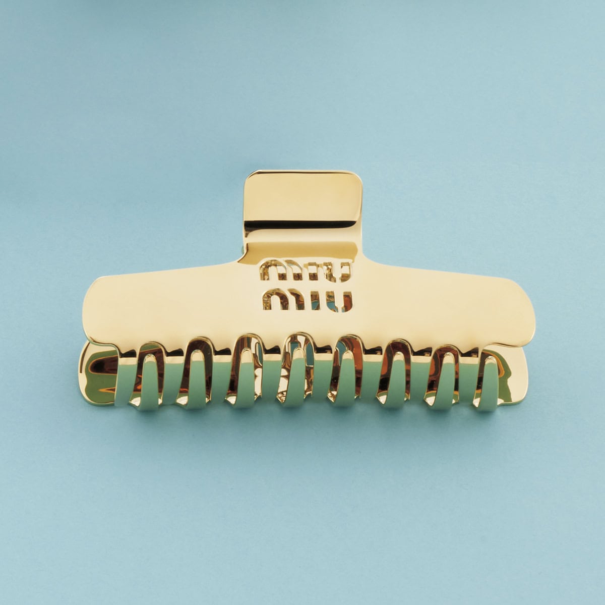 ヘアクリップ8万5800円※予定価格（ミュウミュウ／ミュウミュウ クライアントサービス）