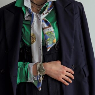 ジャケット10万7800円（アンスクリア／アマン） シャツ3万1900円（ミルコ ベルトラ／シティショップ） サロペット7万1500円（サクラ／インターリブ）