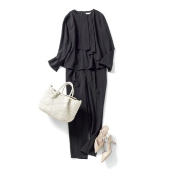 【着回しアイテム：Ⓒ＋Ⓓ】バッグ1万7050円、パンプス1万8150円（ともにダイアナ／ダイアナ 銀座本店）