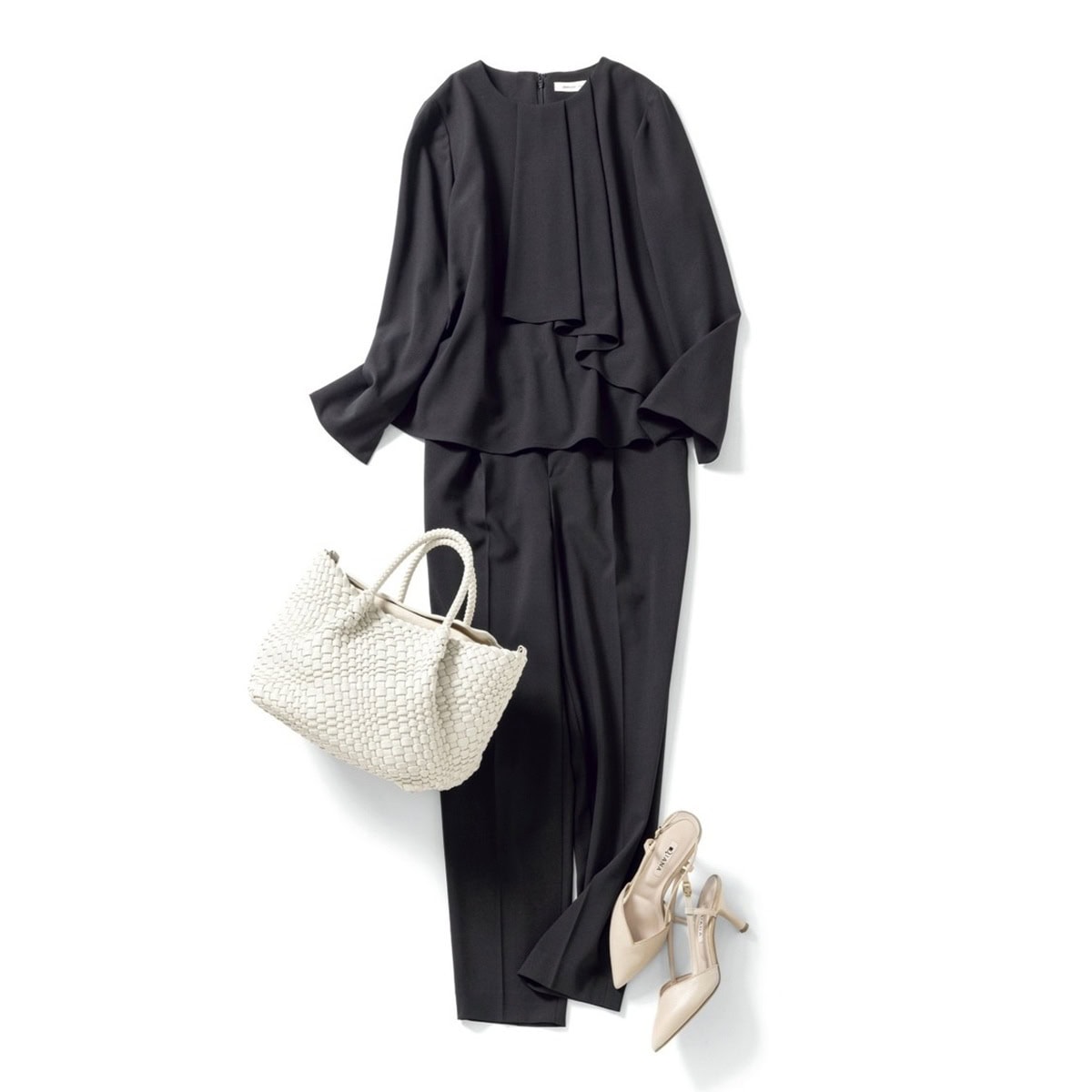 【着回しアイテム：Ⓒ＋Ⓓ】バッグ1万7050円、パンプス1万8150円（ともにダイアナ／ダイアナ 銀座本店）