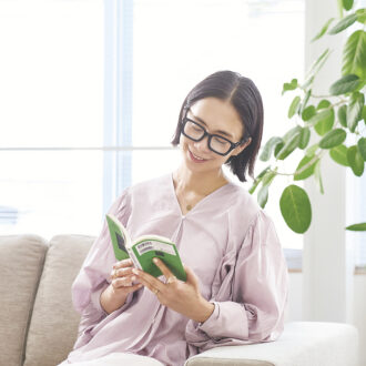 【40代の老眼】老眼鏡がどんどん増える!? AYUMIさんの“リアル老眼ライフ”