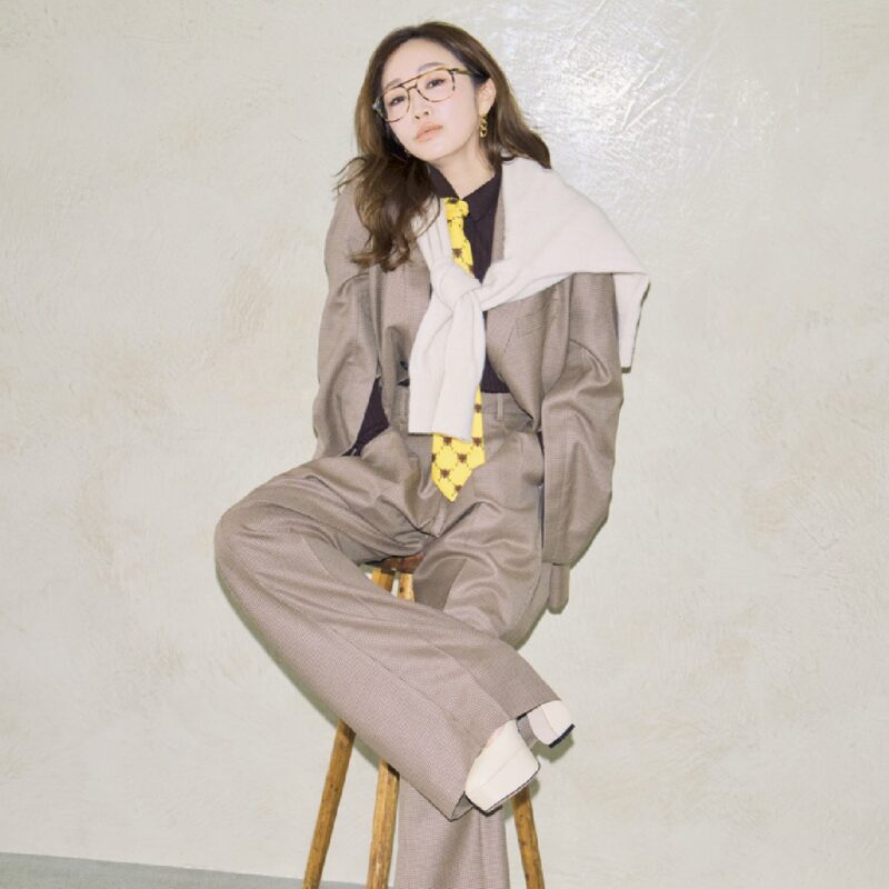 神崎恵さん全身ショット