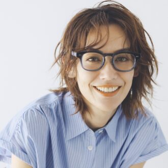 【40代の老眼鏡】顔タイプ・フレッシュさんには直線的な「スクエア」フレームがお似合い！