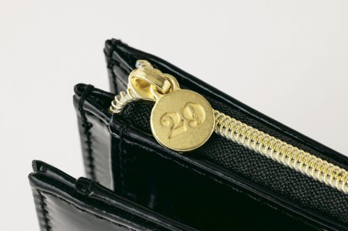 GLOW 2026年1月・2月合併号2026年1月・2月合併号増刊 付録【シウマさん監修　ウィムガゼット　開運財布】 開運ポイント③<br />
2026年のラッキーナンバー29を引き手に刻印！