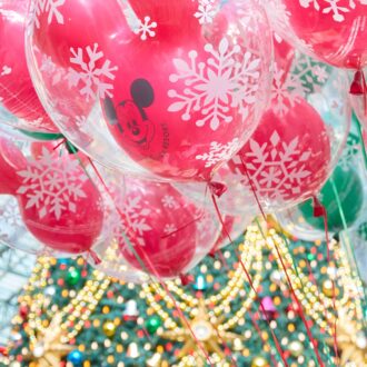 【2025クリスマス・東京ディズニーランド】ファッションエディターが選ぶ「自分用おみやげ」3選