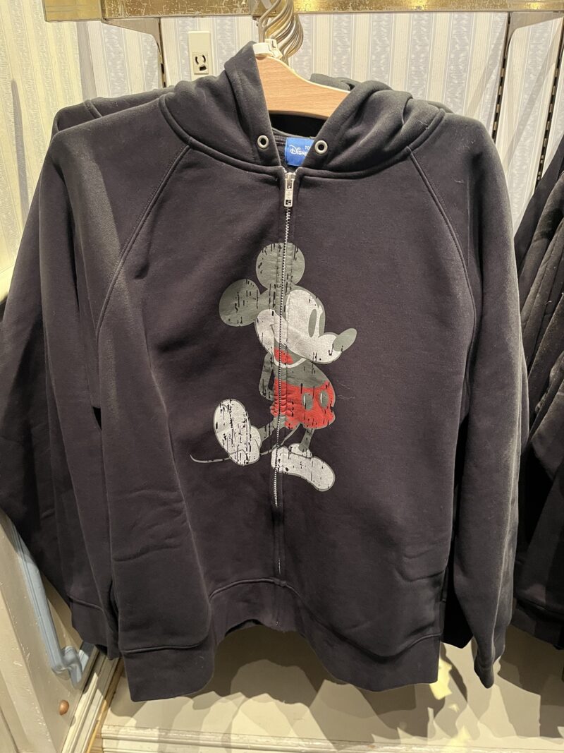 ヴィンテージテイストなデザインのパーカ