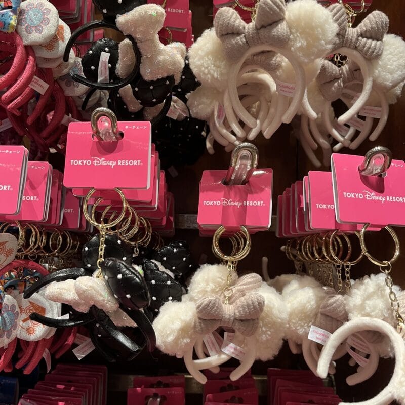 アイコン的存在のカチューシャがキーホルダーに