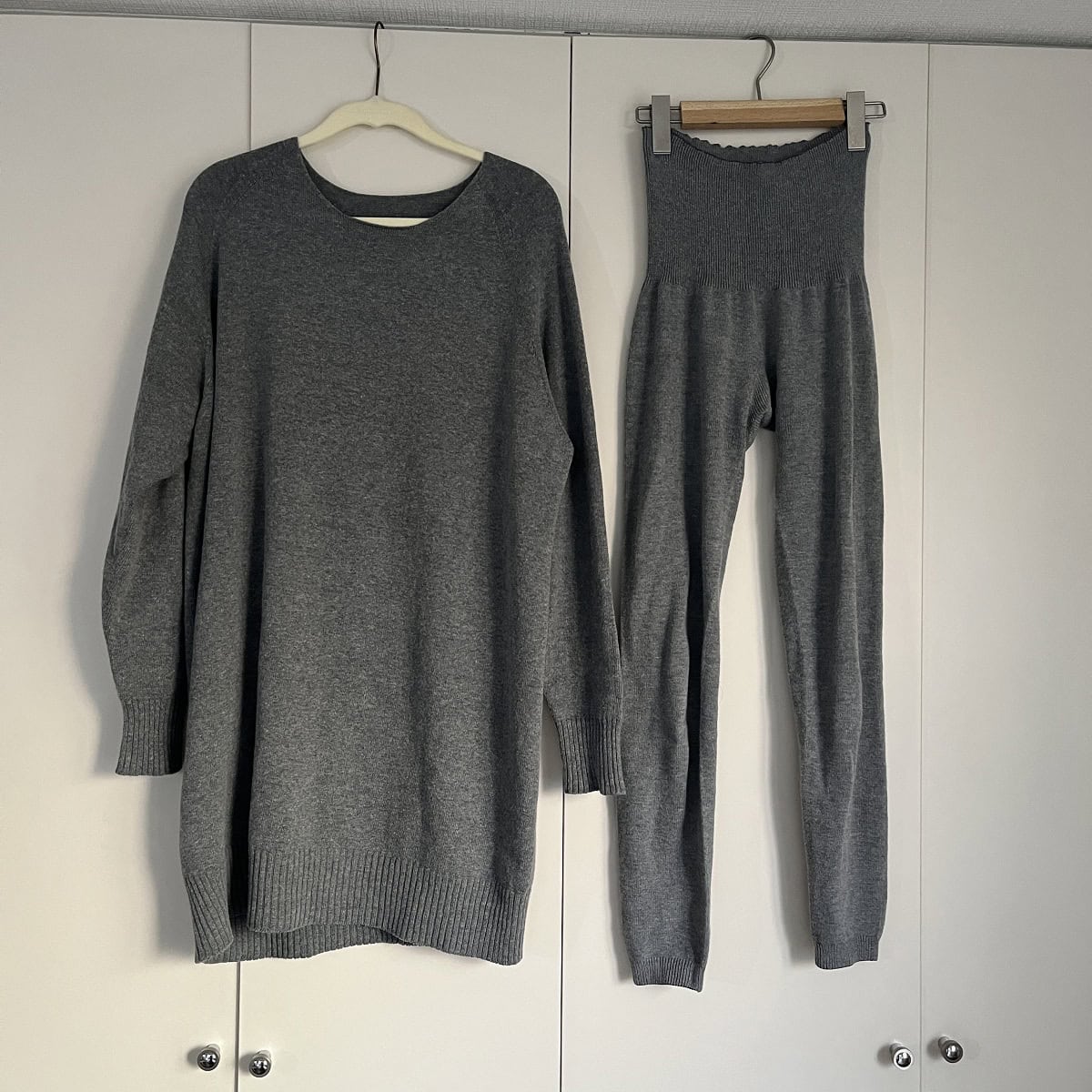 トップスはゆったり、ボトムはピタッととしたサイズ感