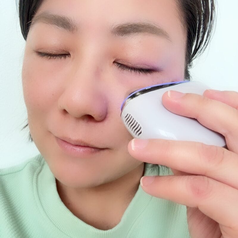 3COINS「リフトケアEMSカッサ」の青色モードを使用