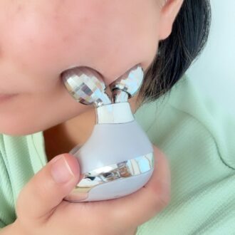 3COINS「EMS美顔ローラー」