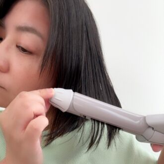 「マイナスイオン2WAYヘアアイロン」ストレートアイロン使用中