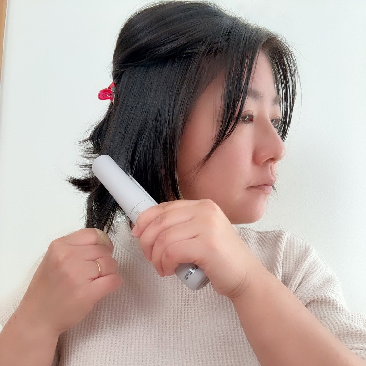 3COINS「コードレスストレートアイロン」ストレート中