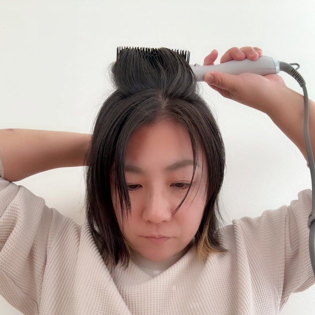3COINS「ヒートヘアブラシ」トップのスタイリング