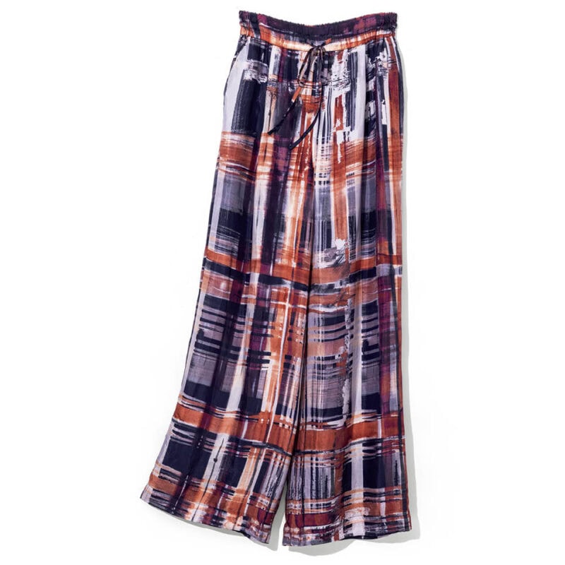 パンツ全面に大きくプリントされたトリコロールカラーのチェック柄。これだけでお洒落に見えちゃうお得なイージータイプ。パンツ3万9600円(サクラ/インターリブ)