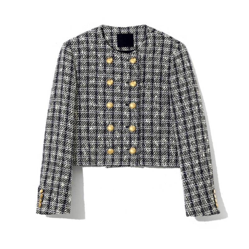 ちょっとしたお出かけやフォーマルな場でも使える金ボタンJKはかなり便利。合わせやすいモノトーンチェック柄ならなおよし。ジャケット7万7000円(チノ/モールド)