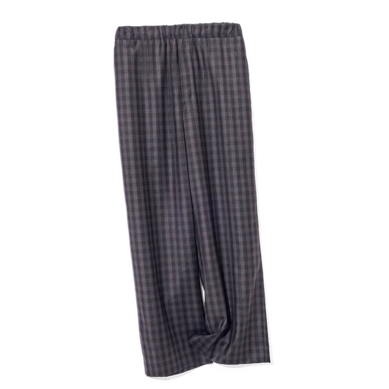 着心地も大切にしたいGLOW世代に大活躍のイージーパンツ。チェック柄とダークカラーを選べばパンツ通勤だって問題なし。パンツ8万3600円(バウト/ロンハーマン)