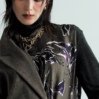 ゴールドアクセやハットを添えて品よく華やかに