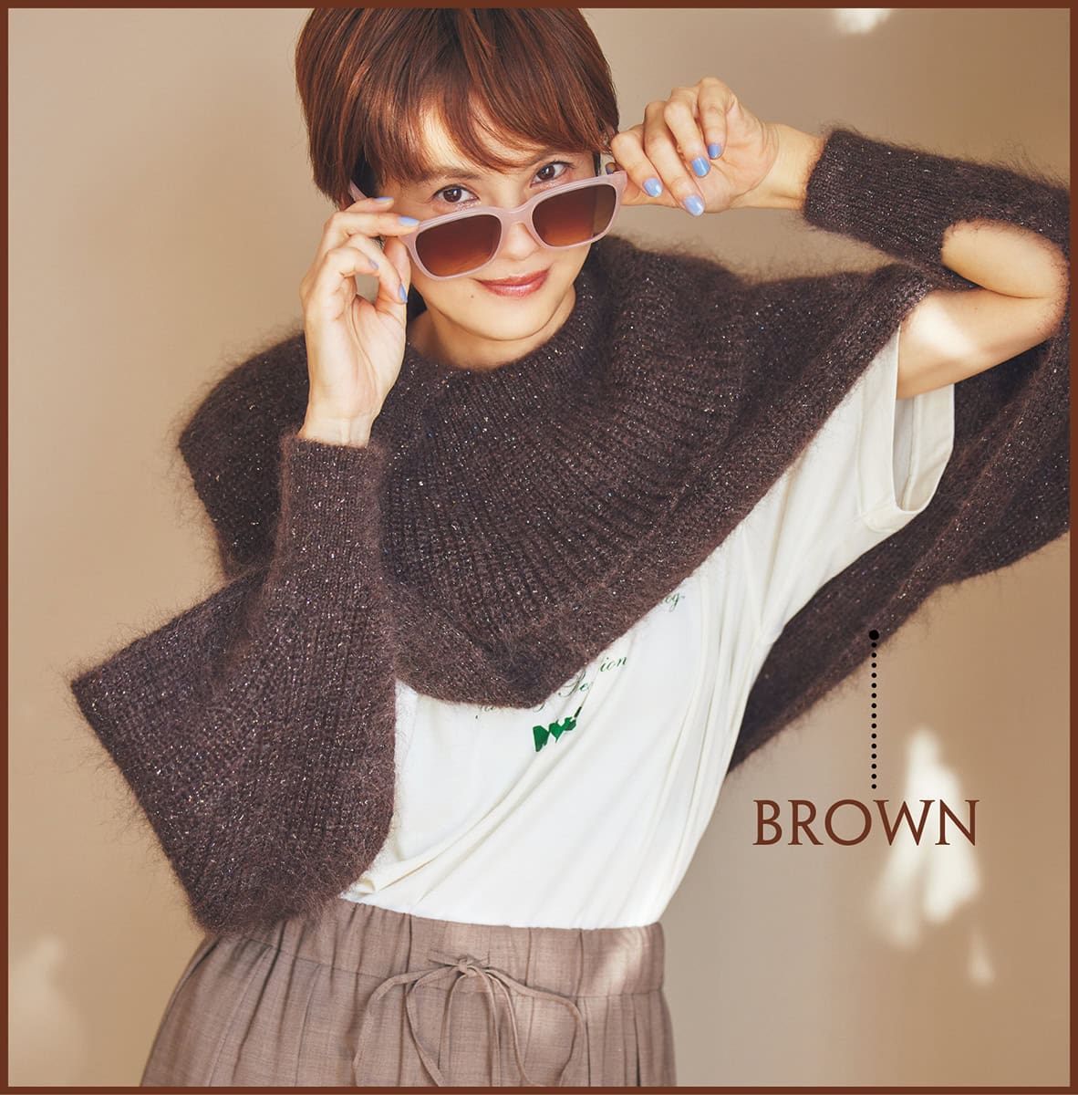 ニット5万7200円（ニアーニッポン／ニアー）　Tシャツ6820円（グッド ロック スピード／グッドスピード）　パンツ4万7300円（エブール／リトルリーグ インク）　サングラス2万790円（コーチ／ルックスオティカジャパン カスタマーサービス）