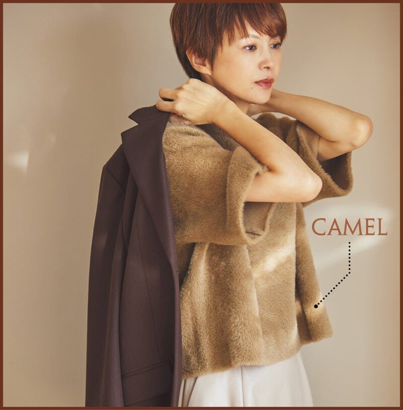 ブラウン系の濃淡コーデで洗練された美しさと遊び心を両立。ジャケット8万5800円(ジェイドット/ジェイドット 自由が丘八雲店) ニット6990円(アンフィーロ/オンワード樫山) スカート3万5200円※11月展開予定3万5200円(マルティニーク/マルティニーク ルミネ横浜)