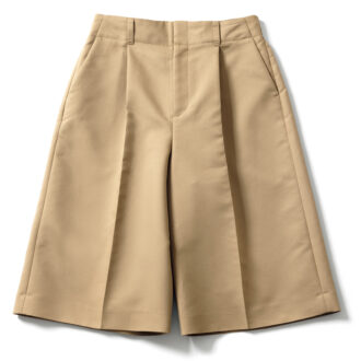 今っぽくて軽やかな装いに。1万5290円(ドゥクラッセ)