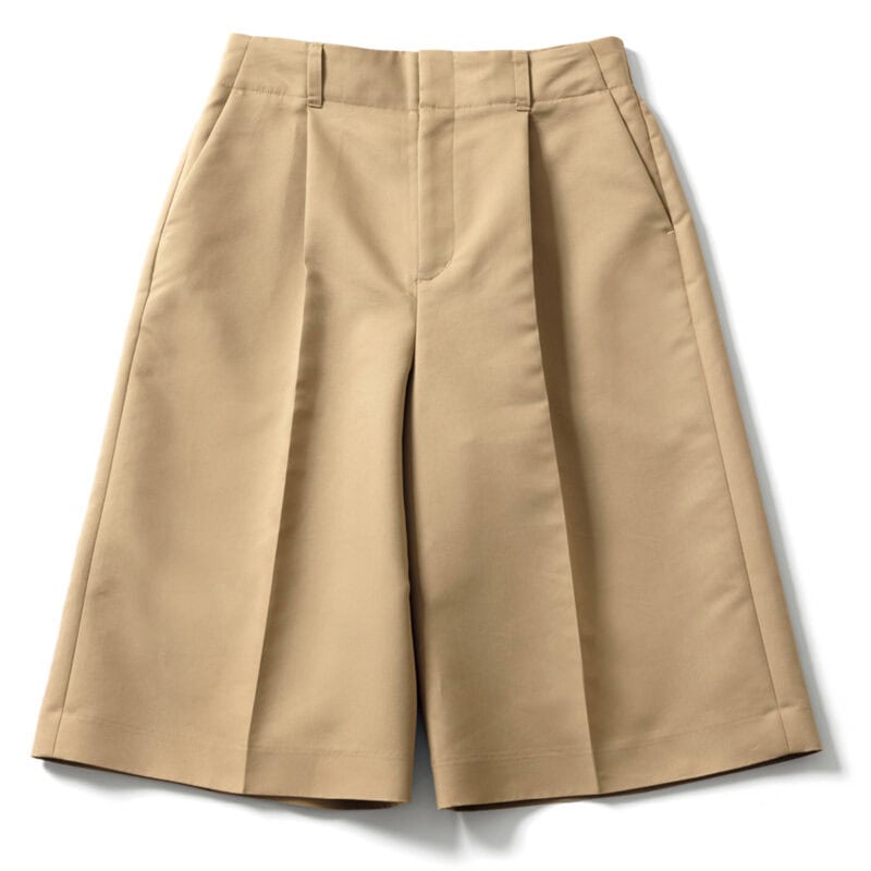 今っぽくて軽やかな装いに。1万5290円（ドゥクラッセ）