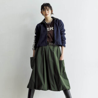 【40代の脱・無難コーデ】黒・グレーに代わる、コーデが一気に洒落る新定番カラーは？