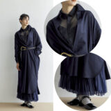 【40代おしゃれ】即マネできる! ワンピの中に 異素材レイヤード、 洗練ネイビースタイル