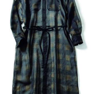 着映え力抜群のシアーチェック。多彩なレイヤードが楽しめそう。7万1500円(ハイク/ボウルズ)