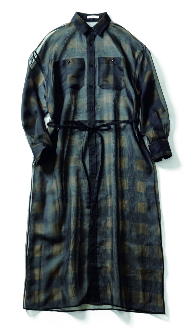 着映え力抜群のシアーチェック。多彩なレイヤードが楽しめそう。7万1500円(ハイク/ボウルズ)