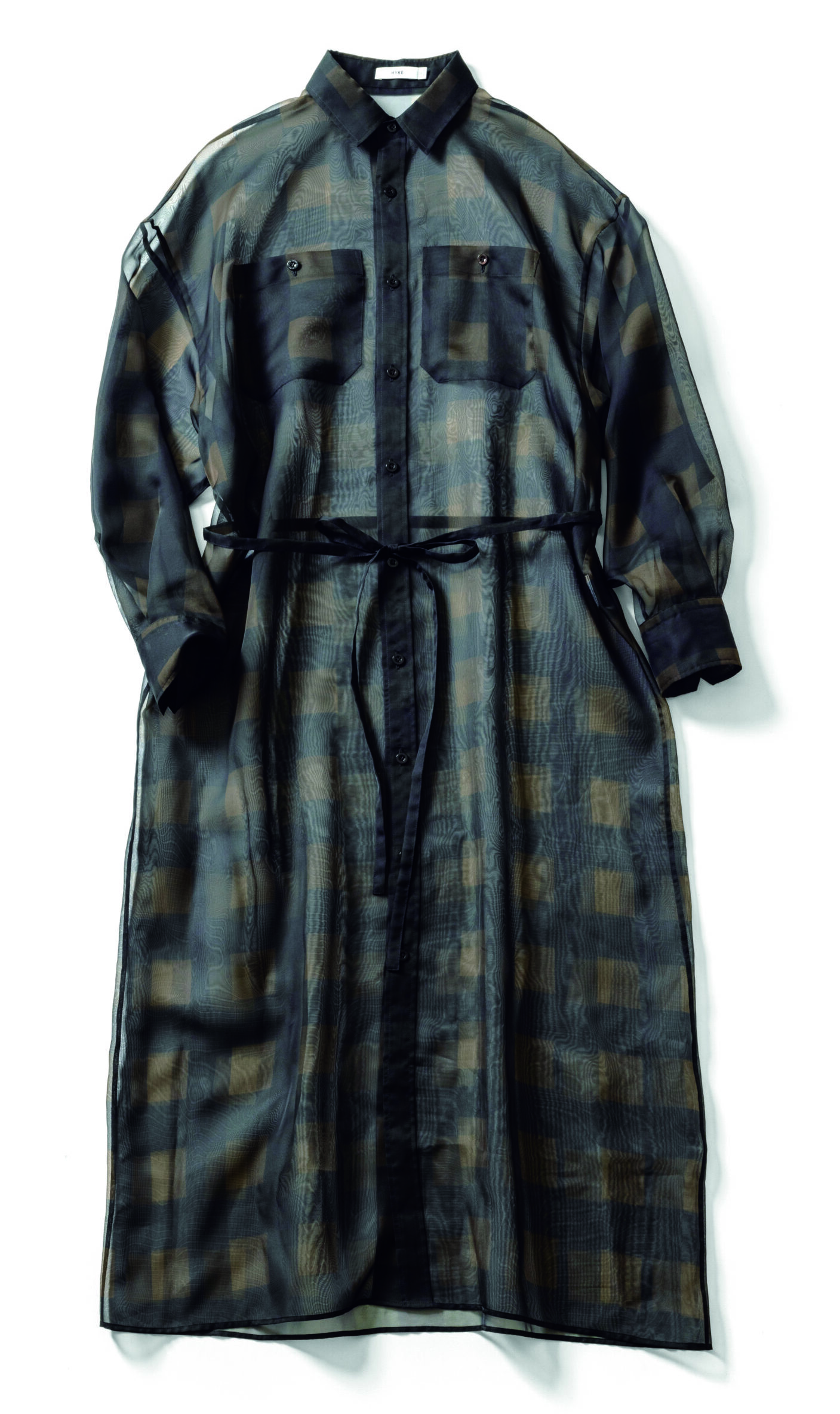 着映え力抜群のシアーチェック。多彩なレイヤードが楽しめそう。7万1500円（ハイク／ボウルズ）